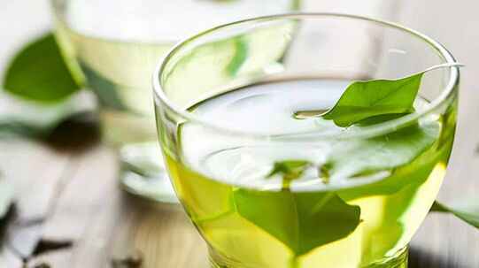 Groene thee is een extreem gezonde drank die wordt geconsumeerd tijdens het Japanse dieet. 