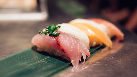Verse visgerechten zijn een opslagplaats van eiwitten en vetzuren in het Japanse dieet